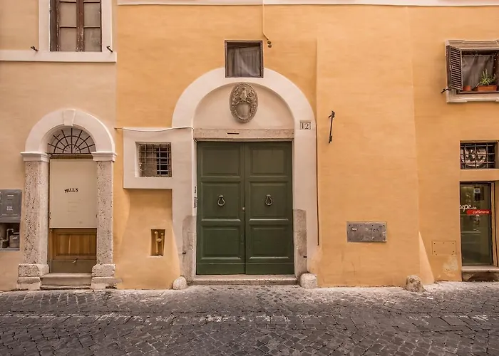 - Via Del Monte Della Farina * רומא